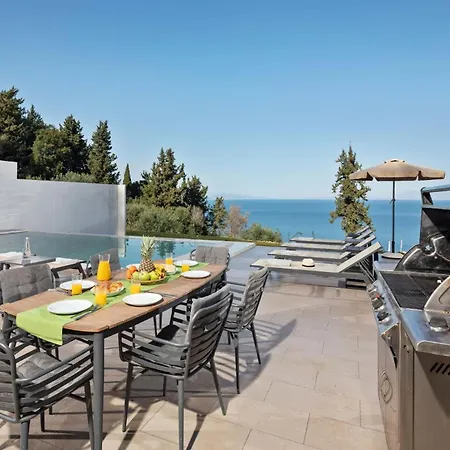 Vila Valtes Blue By Vintage Travel