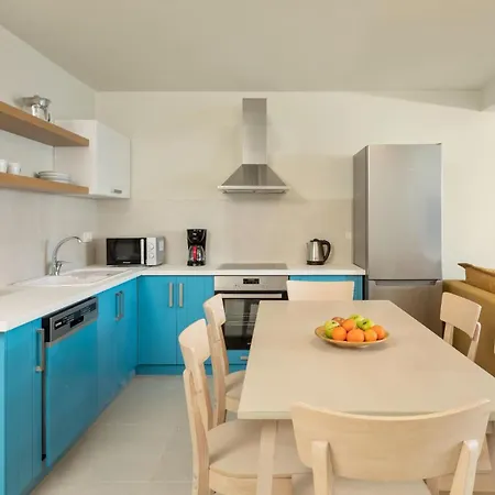 Vila Valtes Blue By Vintage Travel *