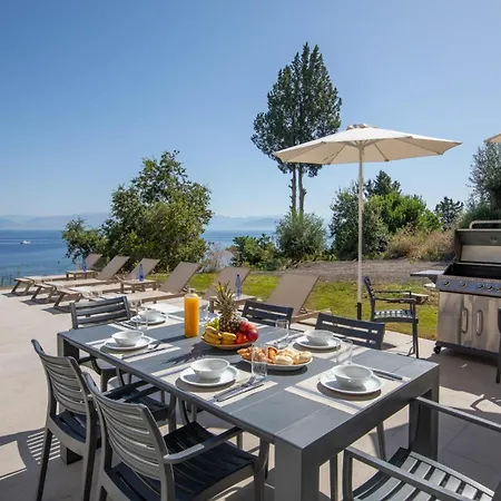 Villa Valtes Blue Chlomos