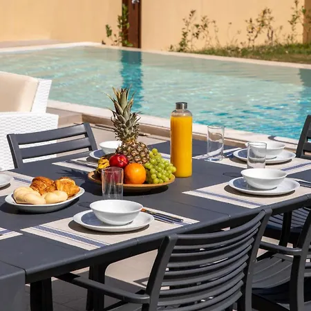 Valtes Blue * Chlomos